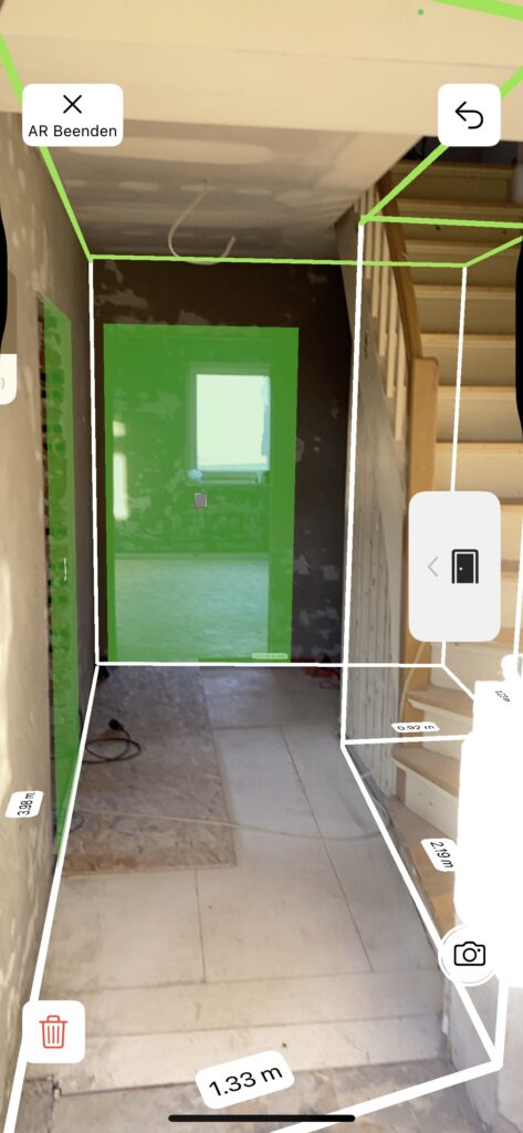 Screenshot Magicplan App – Raum im Rohbau mit Treppe per Smartphone scannen und digital ausmessen mit AR und KI-Technologie