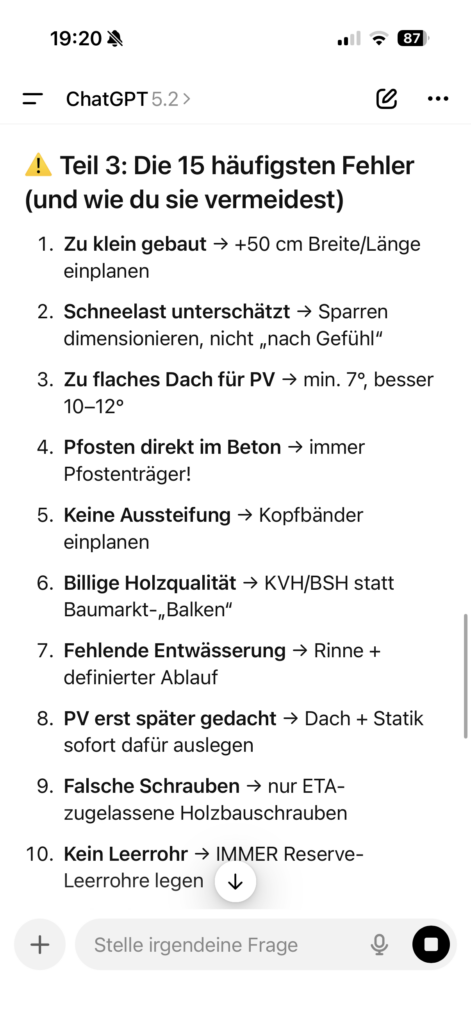 Screenshot einer ChatGPT-Liste mit den 15 häufigsten Fehlern beim Bau eines Carports mit Photovoltaik und konkreten Lösungen zur Vermeidung