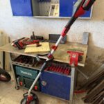 Einhell Akku-Gartengeräte und Multitool auf der Werkbank als günstige Makita Alternative