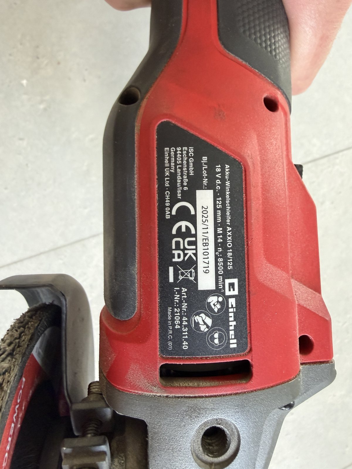 Typenschild der Einhell AXXIO 18/125 mit Spannung, Scheibendurchmesser, Gewinde und Leerlaufdrehzahl